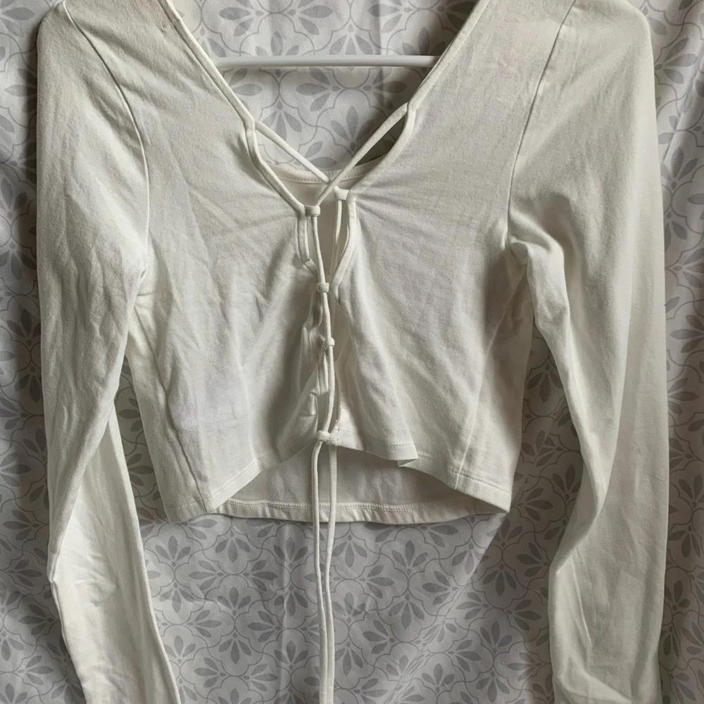 Long Sleeve White Crop Top ( Worn Once ) - Picture 2 of 2